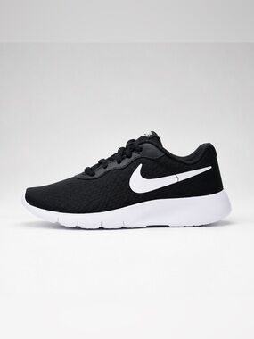 NIB Nike Tanjun Easyon Black White Sneakers Size 7